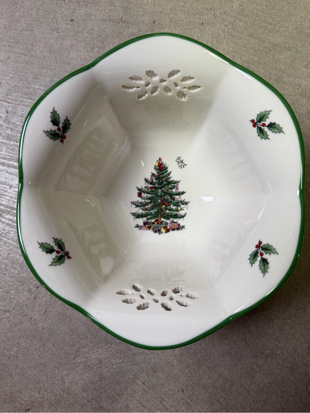New! Spode 2013 Christmas Tree Pierced Nut Bowl 7” Holiday Serving Bowl w Box